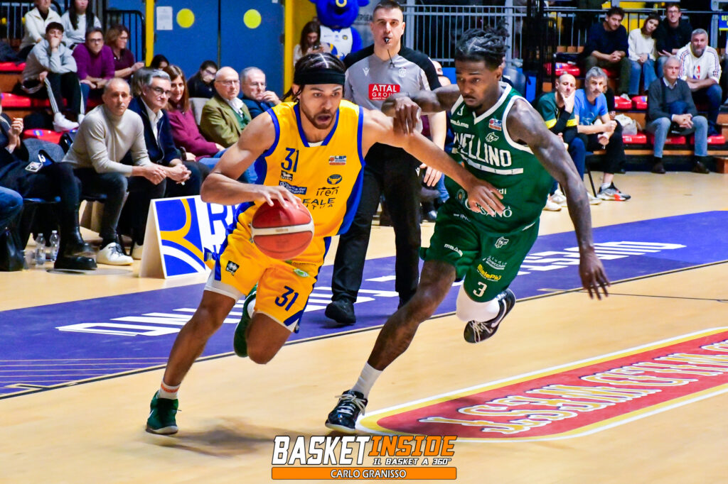 Macio Teague nella partita Reale Mutua Torino vs Unicusano Avellino Basket vinta 80 a 67