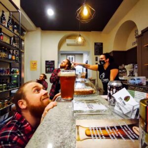 HOPS Torino - Beer shop & Coffee: Birra artigianale e caffetteria a km zero 6 HOPS Torino - Beer Shop & Coffee: Emanuele & ilaria