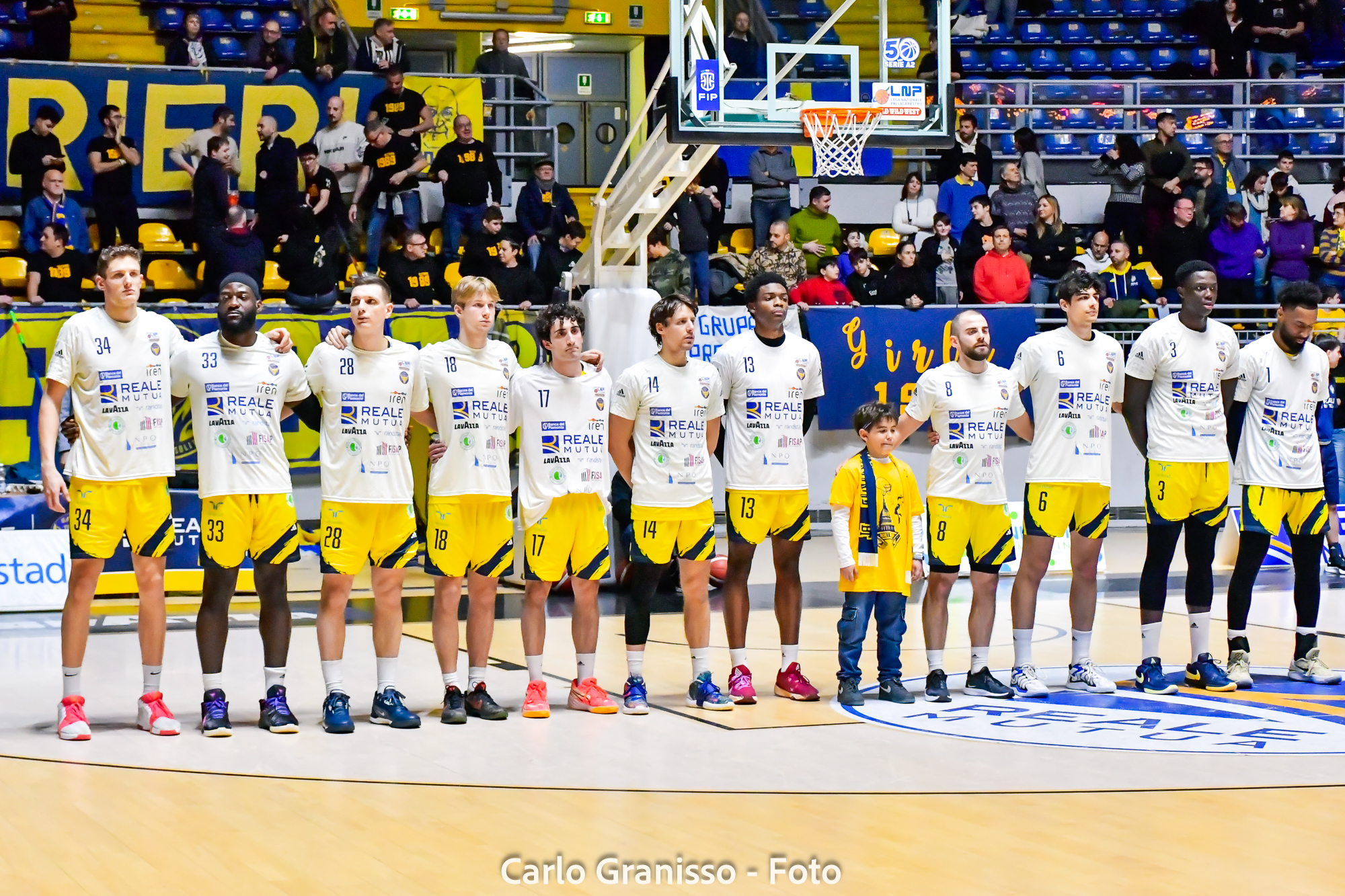Reale Mutua Torino La formazione al completo di Reale Mutua Torino durante l'inno Nazionale d'Italia al Pala Gianni Asti
