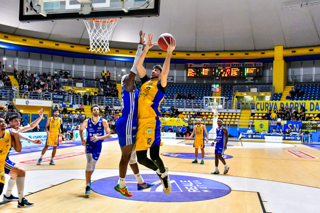Valtur Brindisi contro Reale Mutua Basket Torino termina 72 a 66
