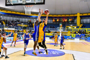 Valtur Brindisi contro Reale Mutua Basket Torino termina 72 a 66
