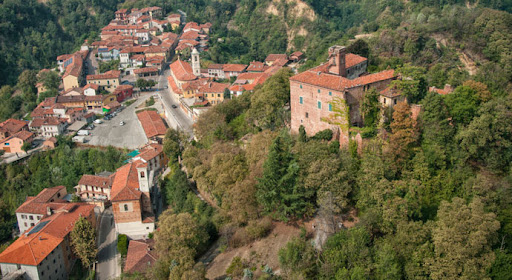Langhe e Roero 2026 in moto da Torino: preparazione del giro tra colline, castelli e grandi vini 13 Montà: tappa storica nel giro in moto Langhe e Roero