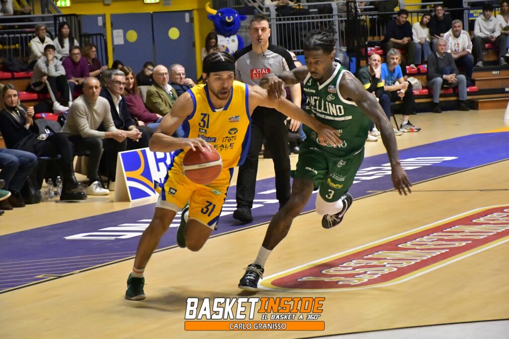 Macio Teague durante Reale Mutua Torino vs Unicusano Avellino Basket al Pala Gianni Asti di Torino